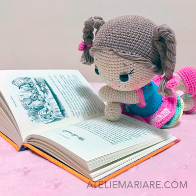 Imagem de uma Boneca MariaRê de Crochê